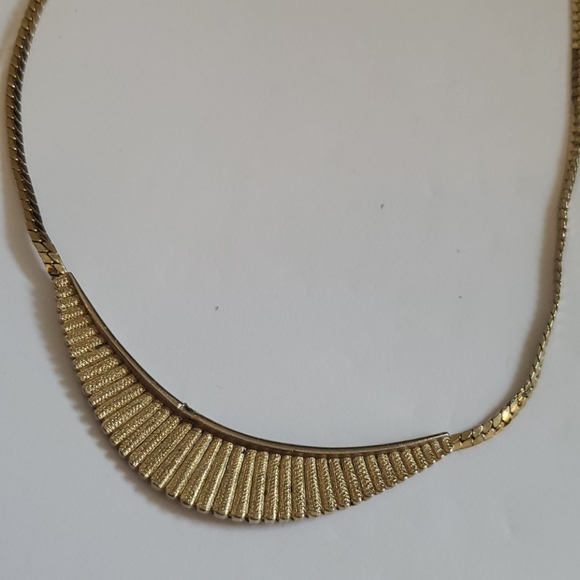 Avon Jewelry - vintage 1970s Avon necklace